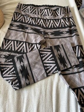 American Eagle Outfitters Black and Gray Aztec High-Rise Leggings